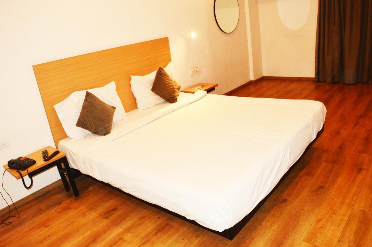 Hotel Orient Avenue Nagpur Bagian luar foto