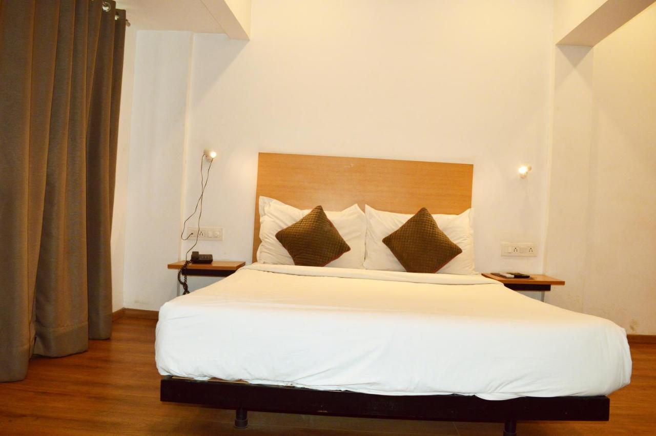 Hotel Orient Avenue Nagpur Bagian luar foto